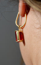 Bella II Brincos Banhados em Ouro com Pedra Vermelho Tormalino