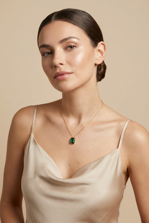 Bella I Colar Banhado em Ouro com Pedra Verde Esmeralda